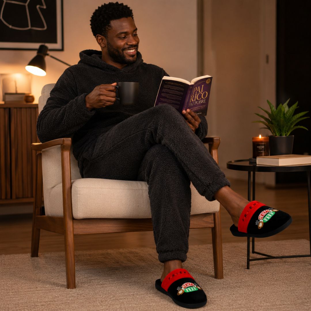 Pantufa Unissex Central Perk Preta Friends Série Estilosa Inverno Presente Filme Frio Quarto Fleece Confortavél Exclusiv - Imagem 4