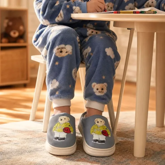 Pantufa Infantil Cinza Unissex Urso Amarelo Antiderrapante Criança Inverno Frio Chinelo Confortável Aconchegante - Imagem 4