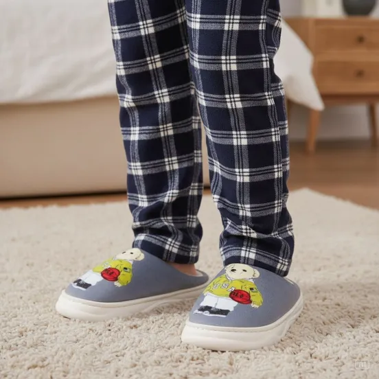 Pantufa Infantil Cinza Unissex Urso Amarelo Antiderrapante Criança Inverno Frio Chinelo Confortável Aconchegante - Imagem 3